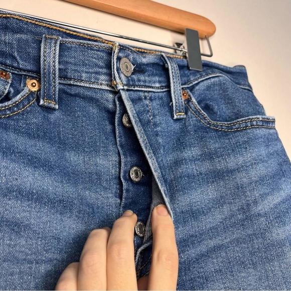 Levi Wedgie Straight Jean Women’s Size 29 - Picture 4 of 8